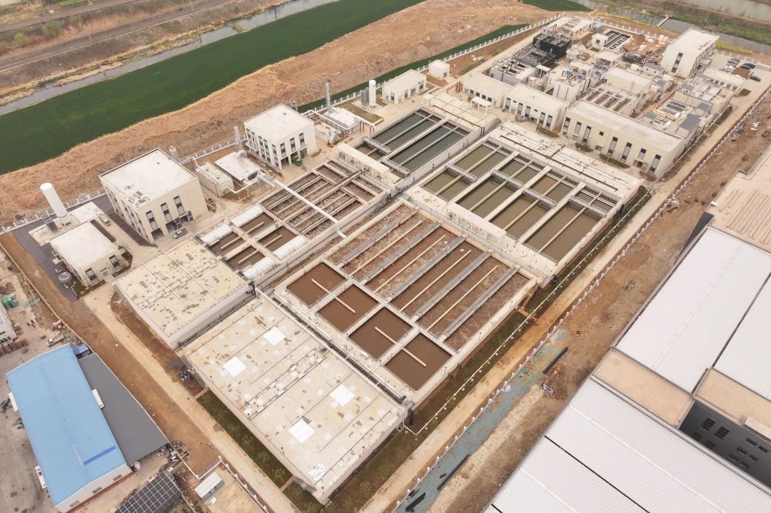 1752563459802977.jpg 鳳陽經濟開發區污水處理廠二期工程順利通過竣工驗收.jpg